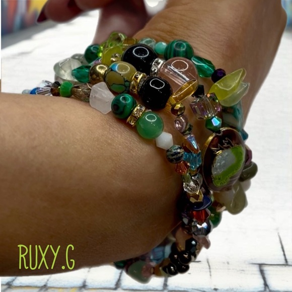 4.   Vibrant Beaded Bracelet Set - Picture 4 of 9